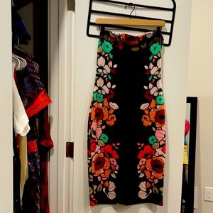 Strapless floral body-con!!